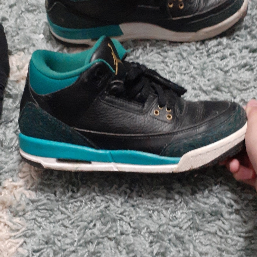 Shoes - Picture 2 of 3